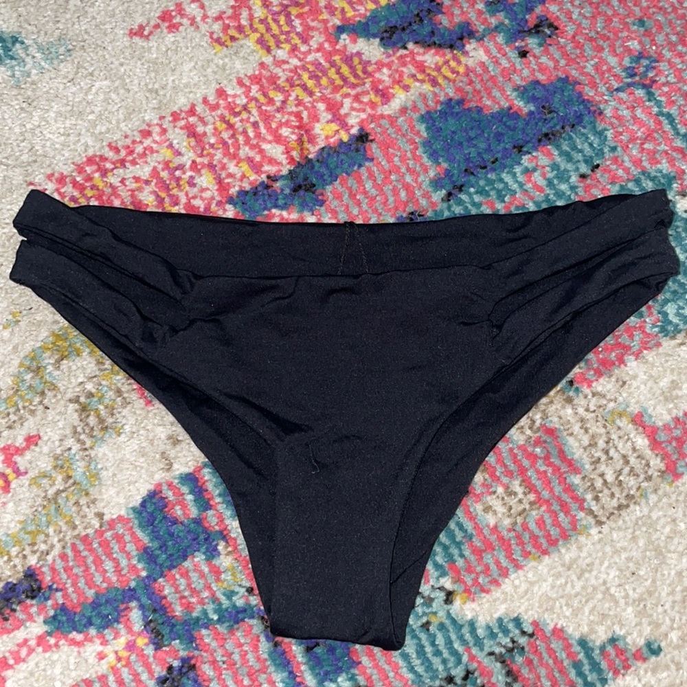 Black L*Space bikini bottoms - in great condition! - Picture 2 of 4